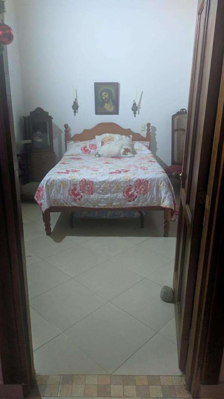 Hostal Famihotel Fundadores คาร์ดิน ภายนอก รูปภาพ