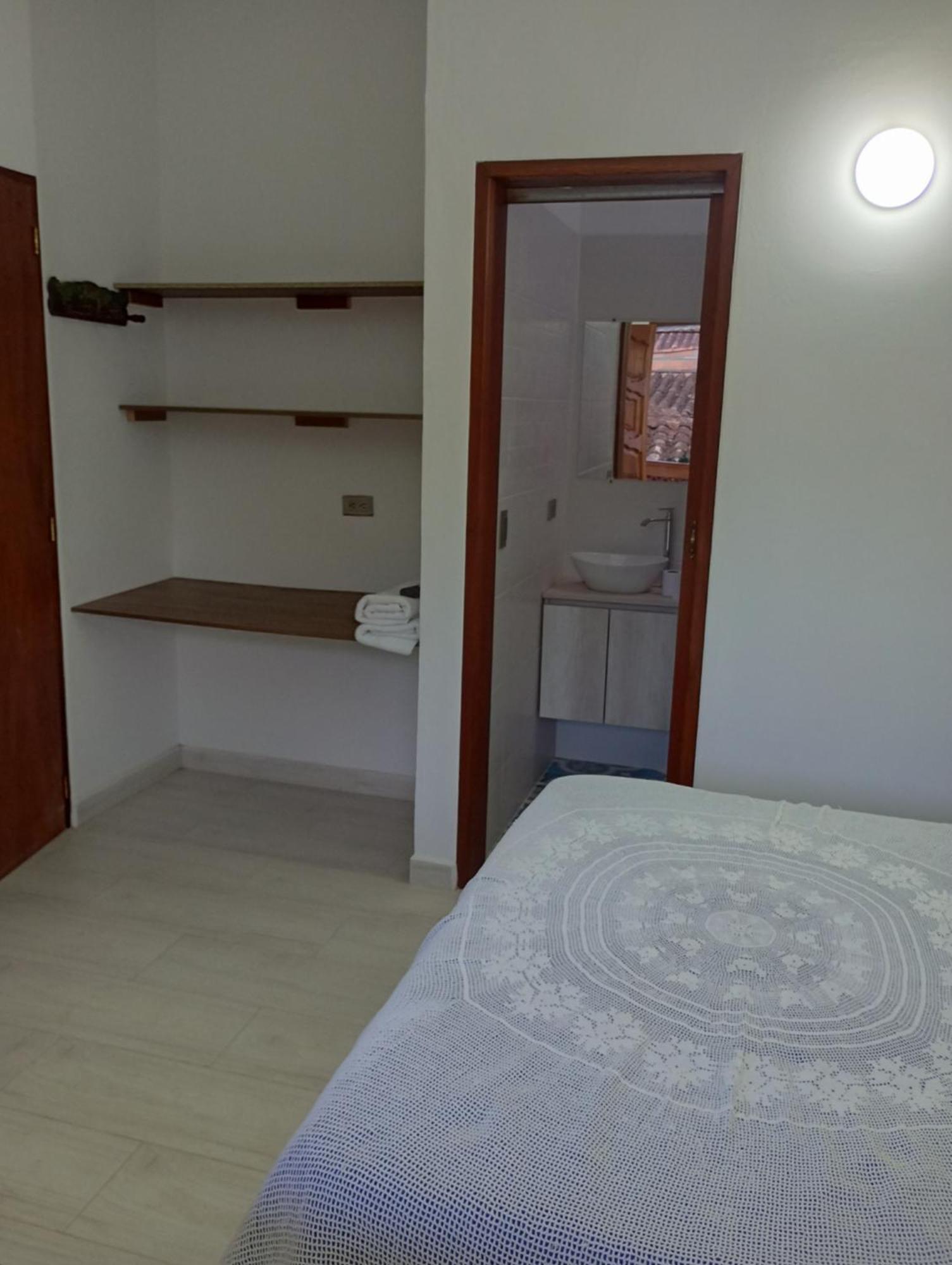 Hostal Famihotel Fundadores คาร์ดิน ภายนอก รูปภาพ