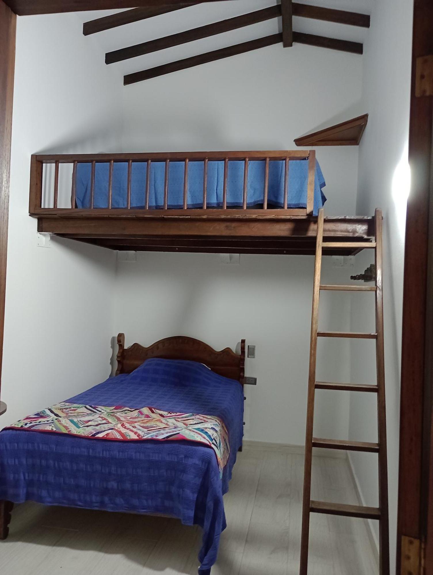 Hostal Famihotel Fundadores คาร์ดิน ภายนอก รูปภาพ