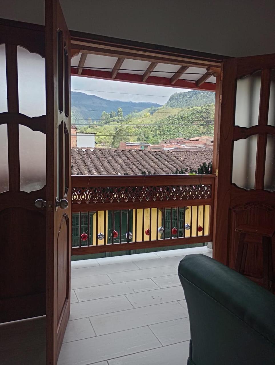 Hostal Famihotel Fundadores คาร์ดิน ภายนอก รูปภาพ