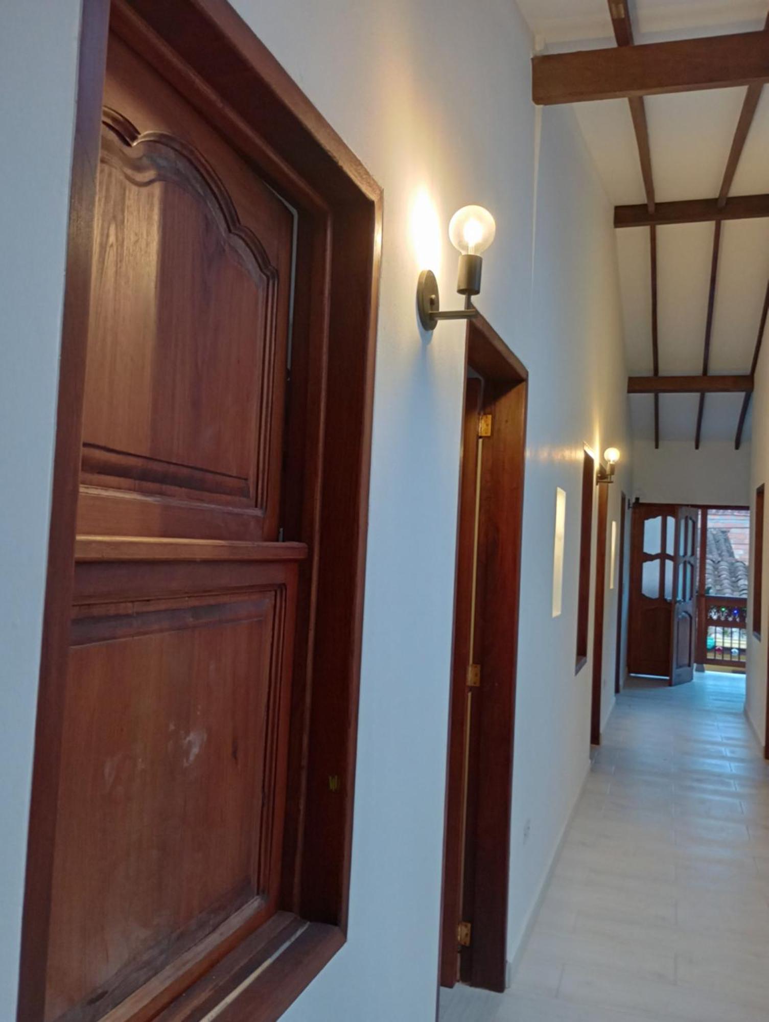 Hostal Famihotel Fundadores คาร์ดิน ภายนอก รูปภาพ