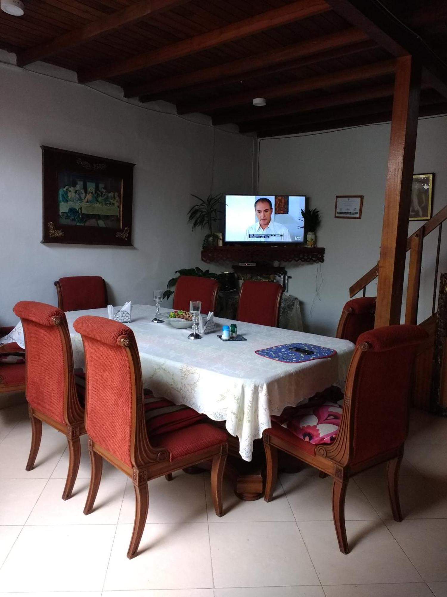 Hostal Famihotel Fundadores คาร์ดิน ภายนอก รูปภาพ